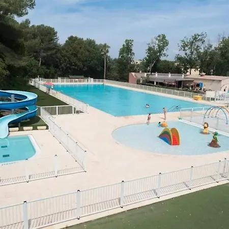 T3 Piscine Parking سيكس-فور-لو-بلاج