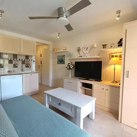 T3 Piscine Parking * سيكس-فور-لو-بلاج